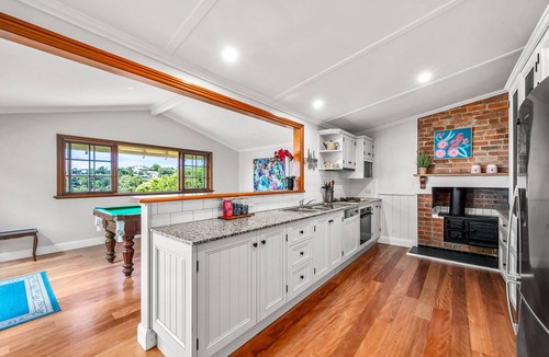 Merewether House | Tullawong House - Scenic Views - Pet Friendly