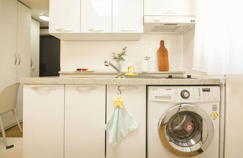 Cheongdam Apartment | Urban Nest · Chic Studio 3min Konkuk, Seongsu Hotspot Just 1 Stop Away