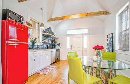 Florida Area Cottage | Vibrant Renovated Cottage - W/D, Off-Street Parking, Long Stays