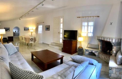 Agii Anargiri Villa | Villa Artemis in Small Kounoupi Porto Heli
