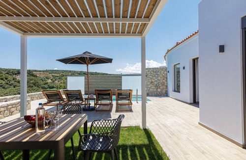 Sfakaki House | Villa in Sfakaki with Private Pool & Beach Access