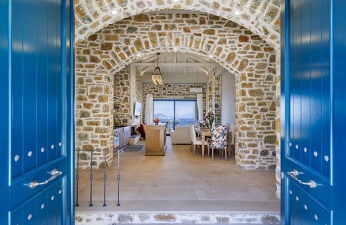 Glossa Villa | Villa Isyren, Divine Sea Views, Private Infinity Pool, Spacious Furnished.