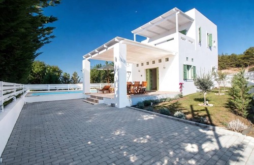 Gennadi Villa | Villa Loka - Two Bedroom Villa, Sleeps 4