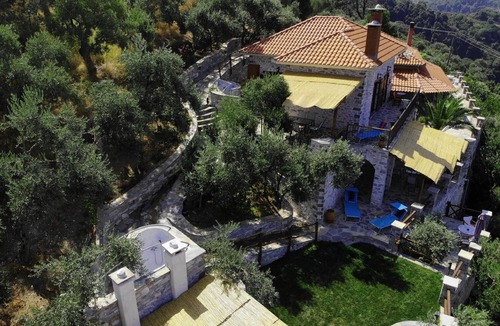 Papa Nero House | Villa surrounded by greenery
