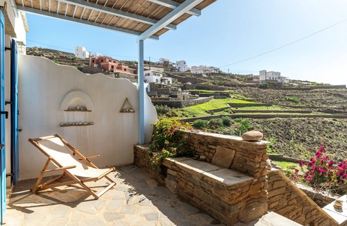 Tinos Villa | Villa 'Tinos Traditional Sea Side' with Sea View, Wi-Fi and Air Conditioning