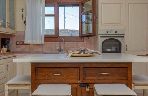 Glinado Villa | villa victor , panoramic view, family and pet friendly, near the beaches.