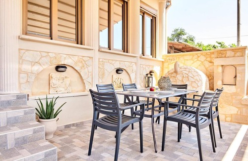 Tsikalaria Villa | Villa 'Vlite' with Sea View, Wi-Fi and Air Conditioning