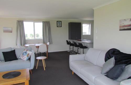 Te Kopuru House | West Coast Wonder 4 Minutes Drive to Glinks Gully