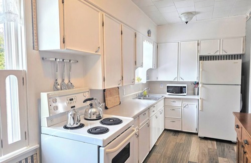Charlotte's Shore House | Whispering Meadows Manor is a 4 bedroom 1.5 bath country home
