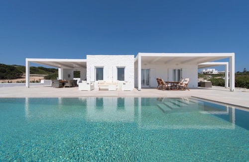 Santa Maria Villa | White Santa Maria Villa