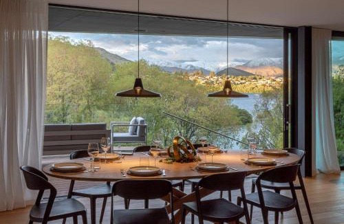 Kelvin Heights House | Willow Waters lakeside luxury