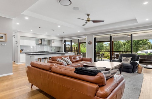 Pokolbin House | WOMBAT LODGE - THE VINTAGE HOLIDAY HOUSES