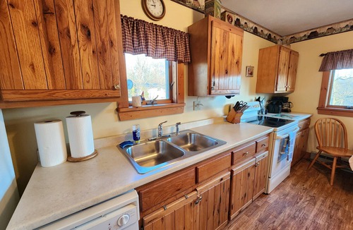 Town of Reading House | Wonderful Quiet neighborhood retreat in the Village of Watkins Glen