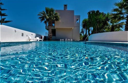 Zipari Villa | XENOS VILLA 2 with a private pool,near the sea