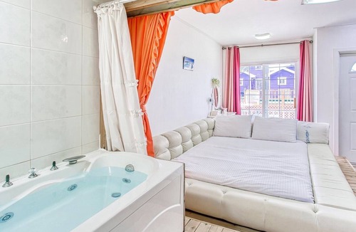 Suwon House | Youngheungdo Roma Spa Pension