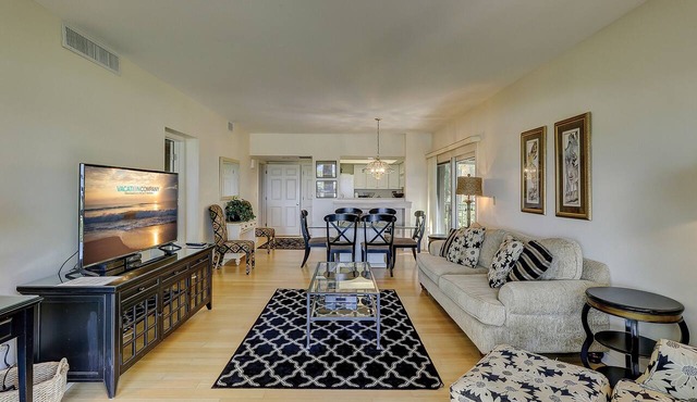 1865 Beachside Tennis- Easy Access to Beach & Pool.