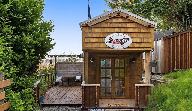 2-Bed West Seattle Tiny Home w/views of Downtown in Seattle