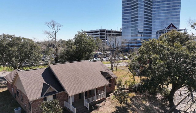 3 Bedroom home steps from casino, putt-putt, boat ramp, and local restaurants.
