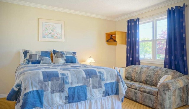(3) Private Queen Suite at Green Acres Summerside