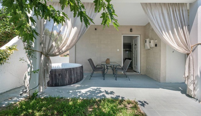 30roses Apartment with Garden and Hot Tub