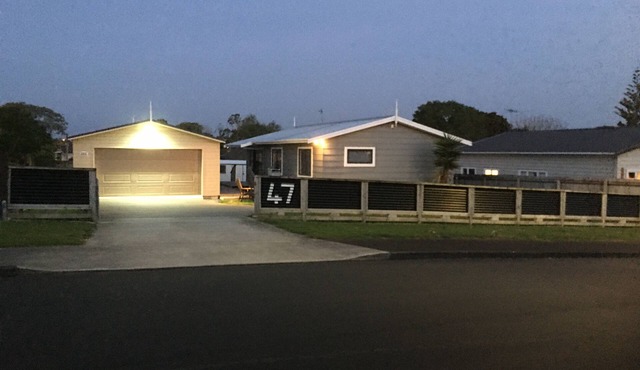 47 Hooper Ave Pukekohe, SLEEPS 13