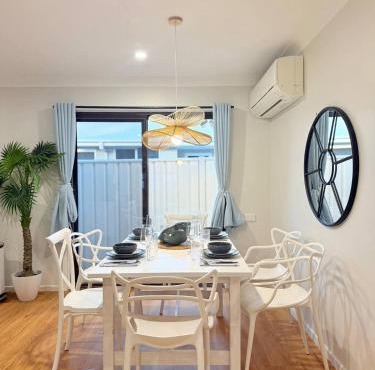 4Bed 2Bath in Capalaba Near Manly Habour, Shops & More in Capalaba