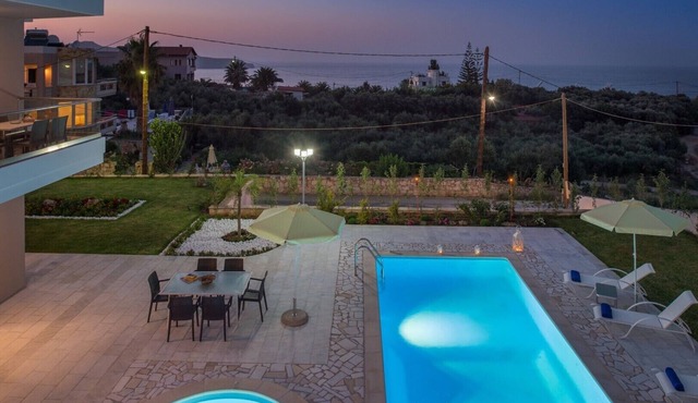 ★ 500mt to beach Heated Pool ★ Indoor seaview jacuzzi ★ Sea view ★ Walk market/tavern