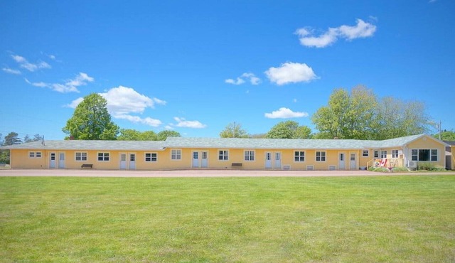 (7) Private Double Suite at Green Acres Summerside