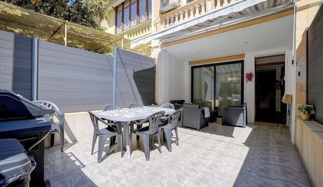 A charming Nice-style house just a stone's throw from the sea and downtown in Nice