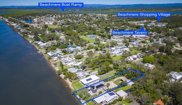 Absolute Beachfront Holiday House in BEACHMERE