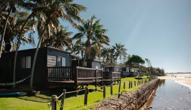 Absolute Waterfront Cabin - Pet friendly