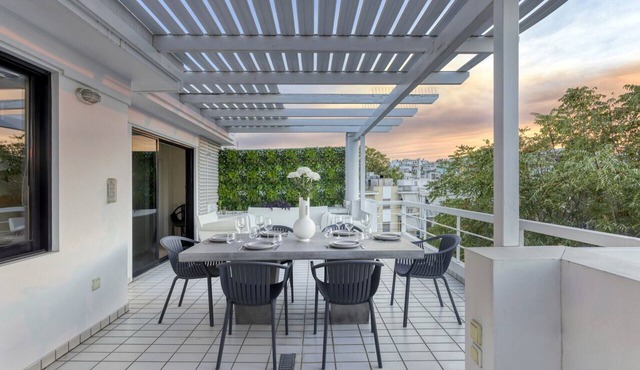 Agras 41·Spacious 4bdr Townhouse with Monumental V