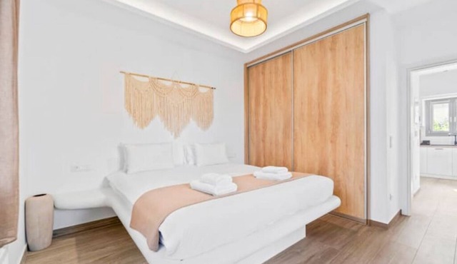 Andros Central & Luxury Home