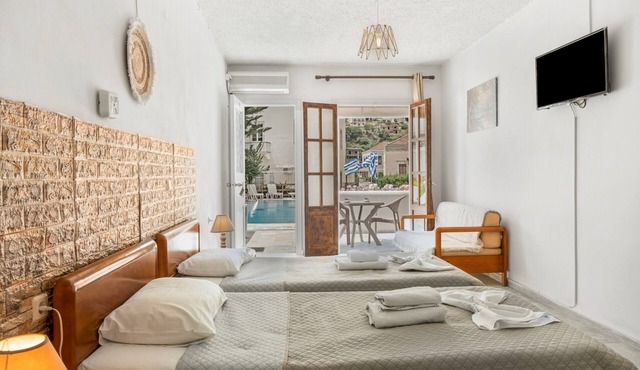Apartment 'Double Room No 2' with Mountain View, Wi-Fi and Air Conditioning