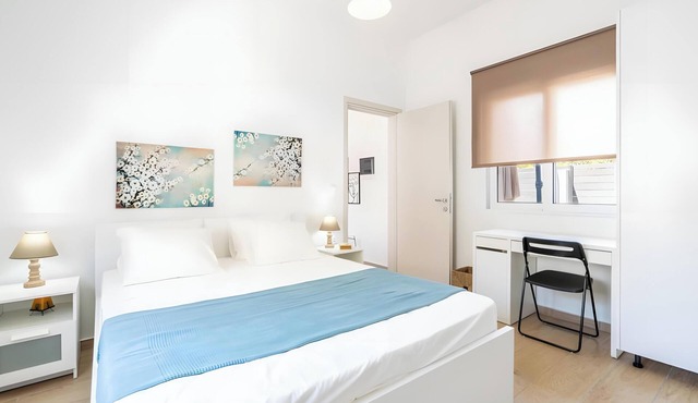 Apartment 'Evan Suites No 2' with Wi-Fi and Air Conditioning