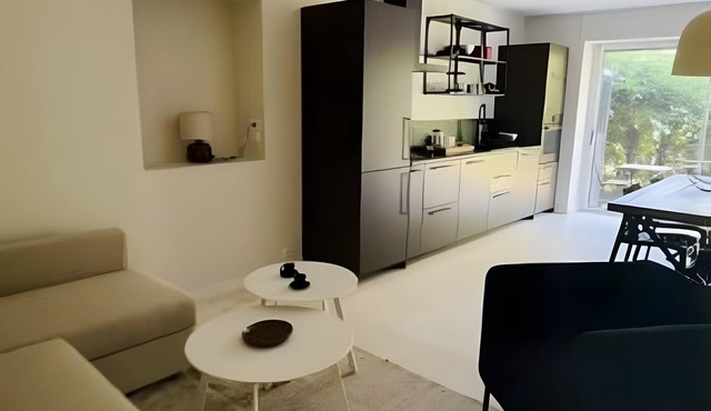 Apartment 'Gîte Simone' with Mountain View, Private Pool and Wi-Fi in Vallon-Pont-d'Arc
