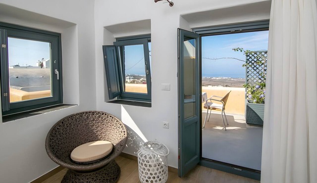 Apartment in A Hotel 'Honeymoon in Finikia - Oi' with Wi-Fi and Air Conditioning