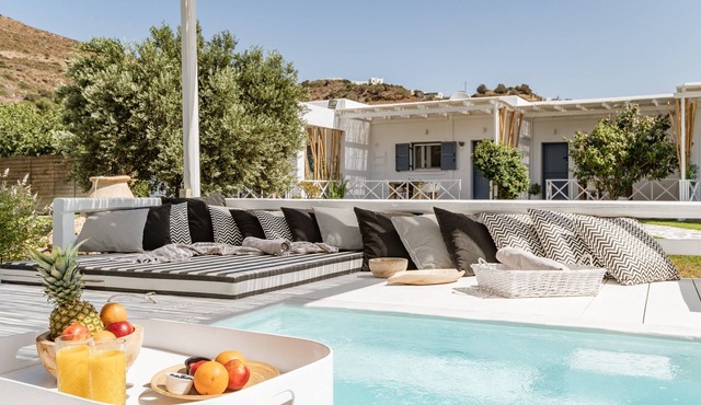 Apartment In A Hotel "Ow Andros Luxury Suites 3" with Mountain View, Private Terrace & Wi-Fi