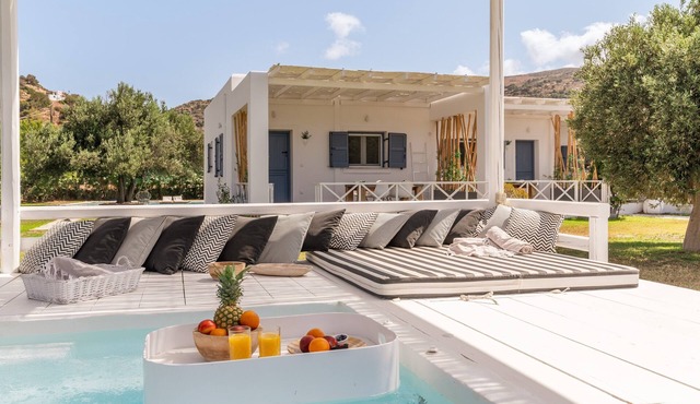 Apartment In A Hotel "Ow Andros Luxury Suites 5" with Mountain View, Private Terrace & Wi-Fi
