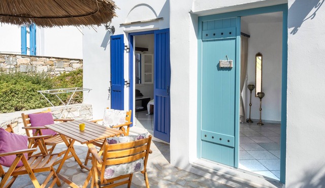 Apartment In A Hotel 'Sun Rock Boutique - Villa Petunia' with Sea View, Wi-Fi and Air Conditioning