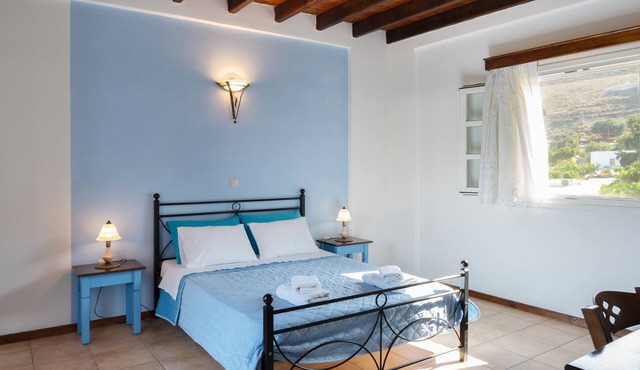 Apartment 'O Mpakses' with Private Terrace, Wi-Fi and Air Conditioning