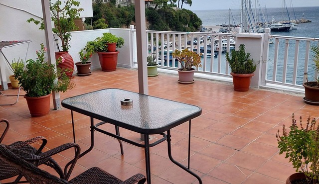 Apartment 'Unit 1' with Sea View, Wi-Fi, and Air Conditioning