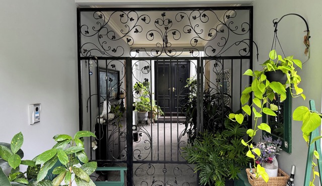 Architect designed and lavishly furnished room with WIR, Spa and Shower