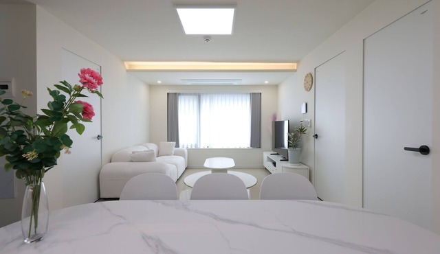 [AWESTAY201] Seoul near DMC/New, Full Option/Sleeps8/3BR,5Beds,1BA/Free Parking