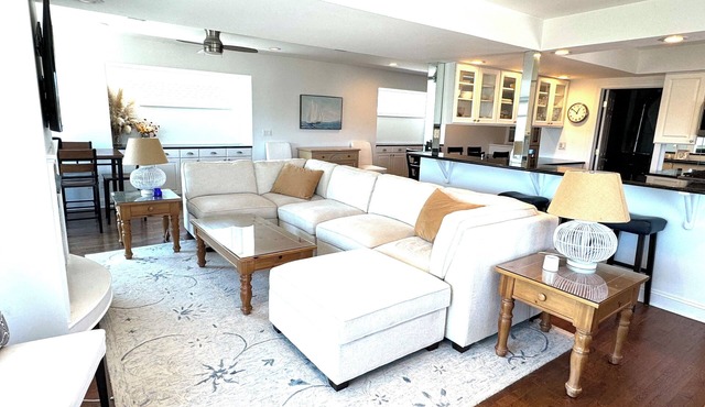 Bay Head Apartment with a view of the Ocean - about a block away
