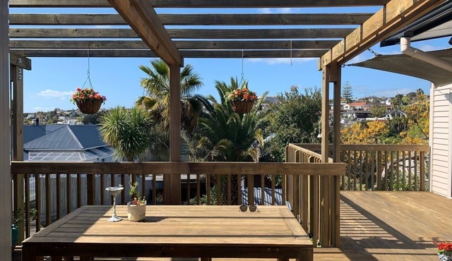 Bayside Retreat | Short Stroll to Beach & Park |Quick Drive to Browns Bay Centre