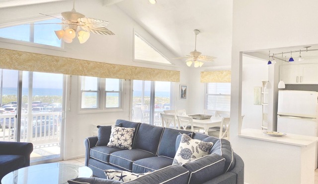 Beachfront 2nd Fl Retreat - PET FRIENDLY -with FABULOUS OCEAN VEIWS