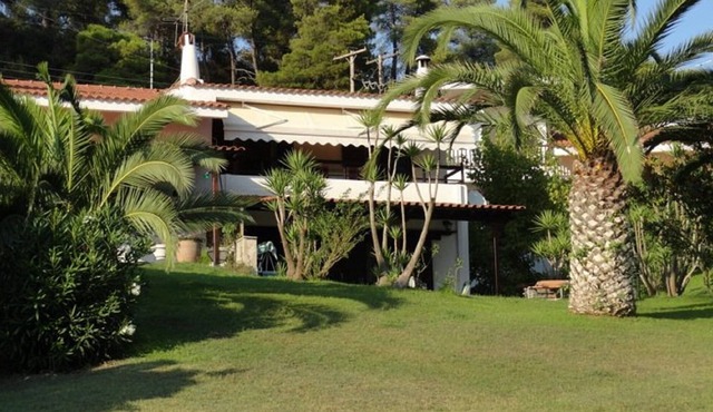 Beachfront Oasis Villa at Elani Halkidiki 100m from sea for up to 10guests