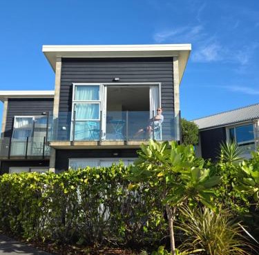 Beachside Studio Apartment with a View - Unit 2 in Carters Beach