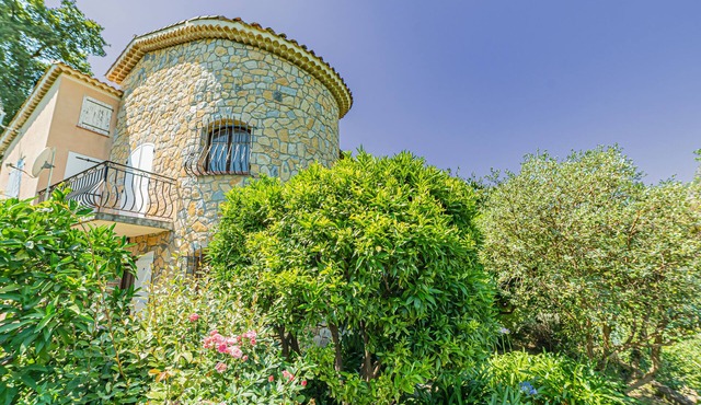 BEAUTIFUL ACCOMODATION ON AGRITOURISME NEAR NICE ANTIBES CANNES